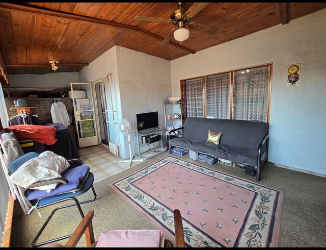 3 BEDROOM FREEHOLD FOR SALE IN THE HILL